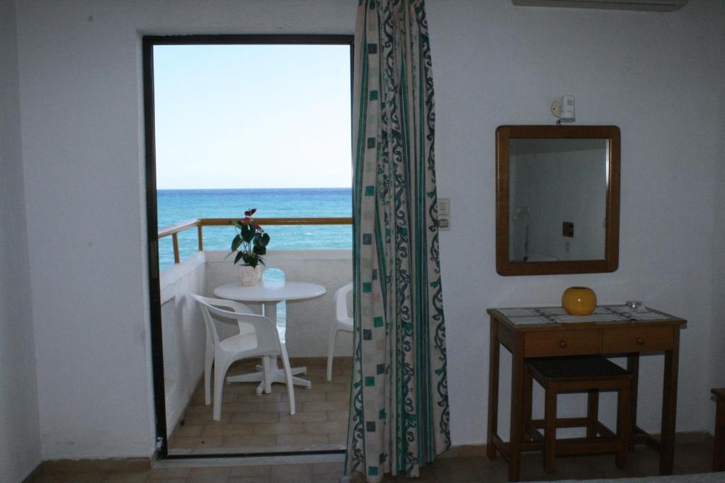 Blue Bay Apartments Hersonissos  Phòng bức ảnh