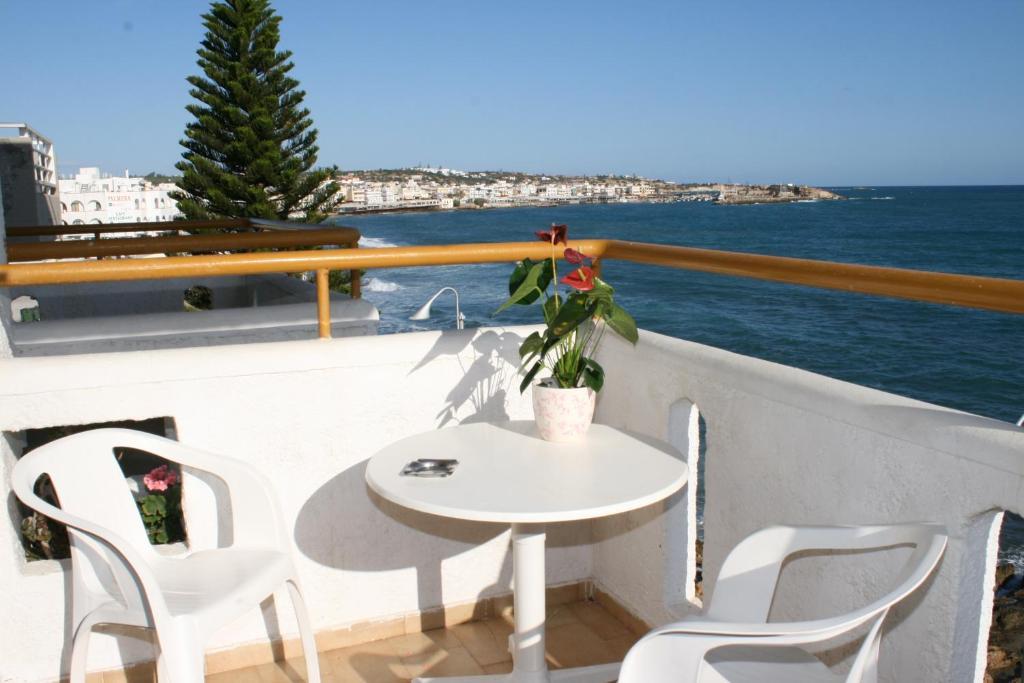 Blue Bay Apartments Hersonissos  Ngoại thất bức ảnh